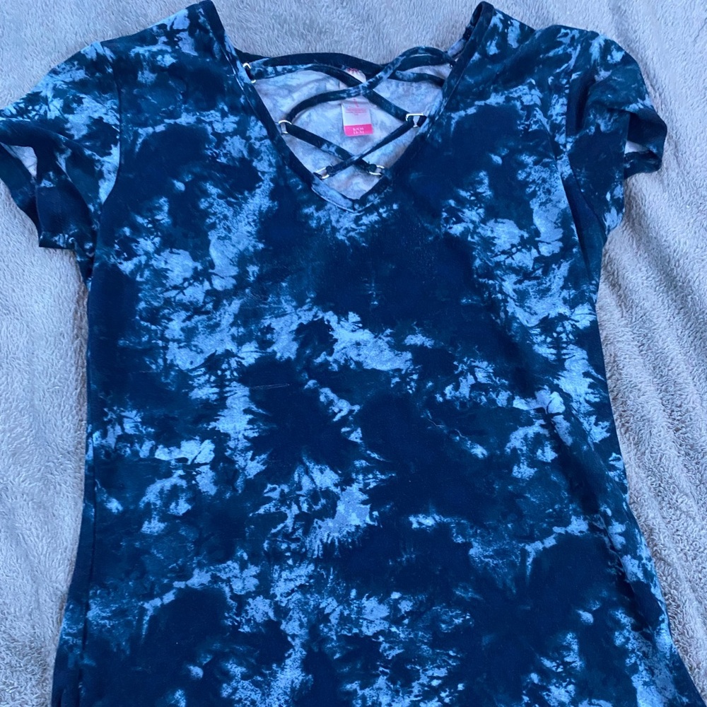 No Boundaries low cut shirt